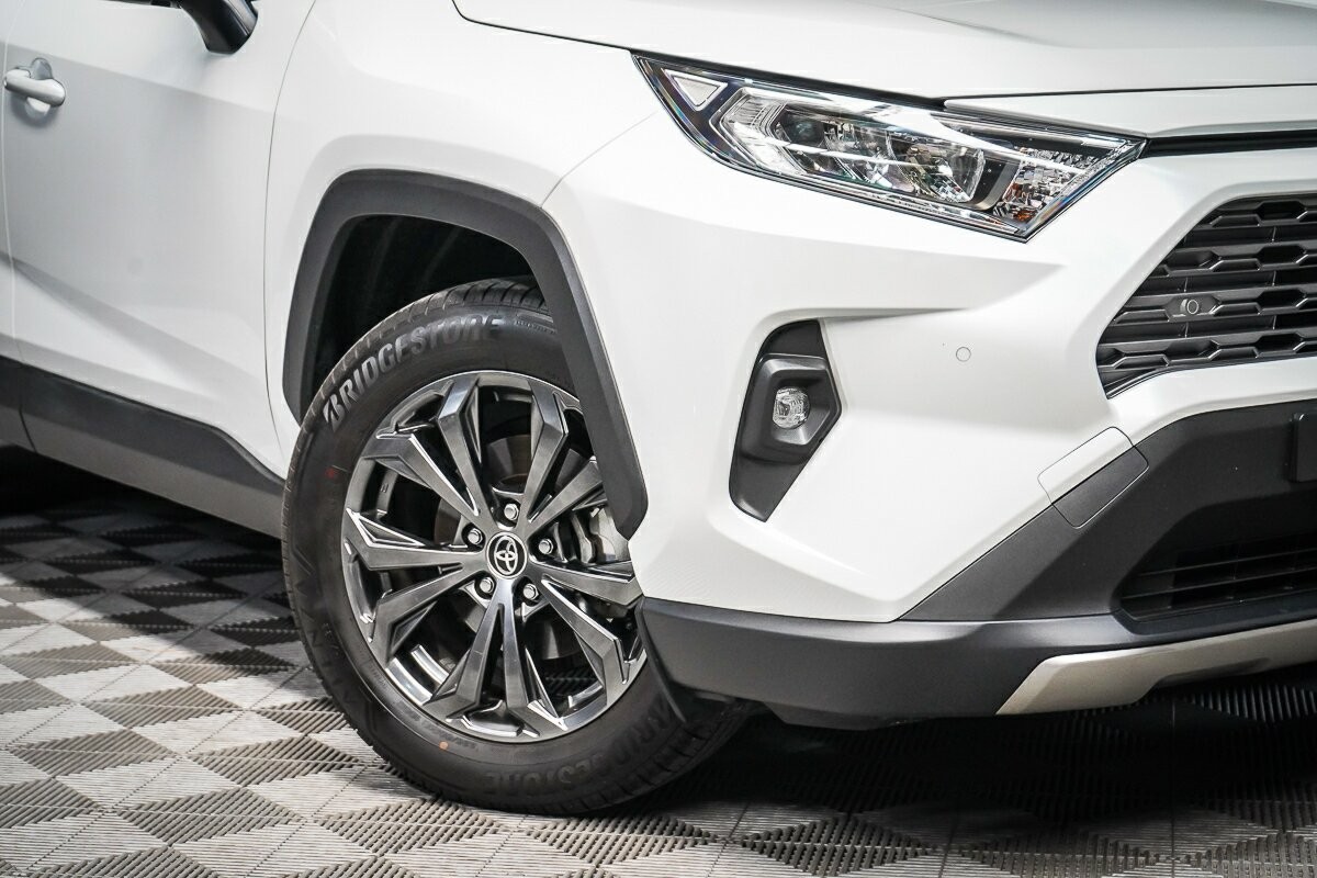 Toyota Rav4 image 2