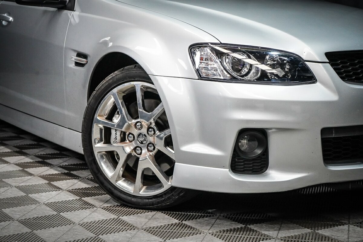 Holden Commodore image 2