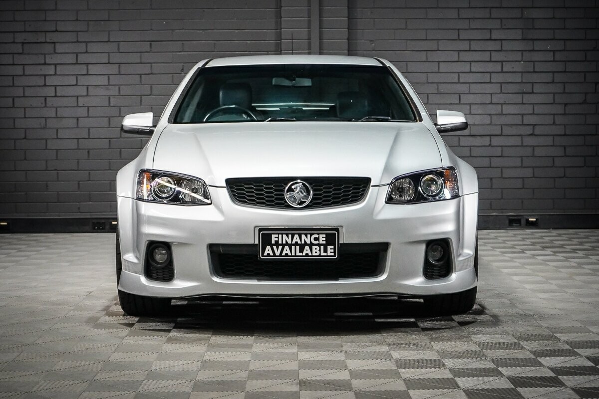 Holden Commodore image 3