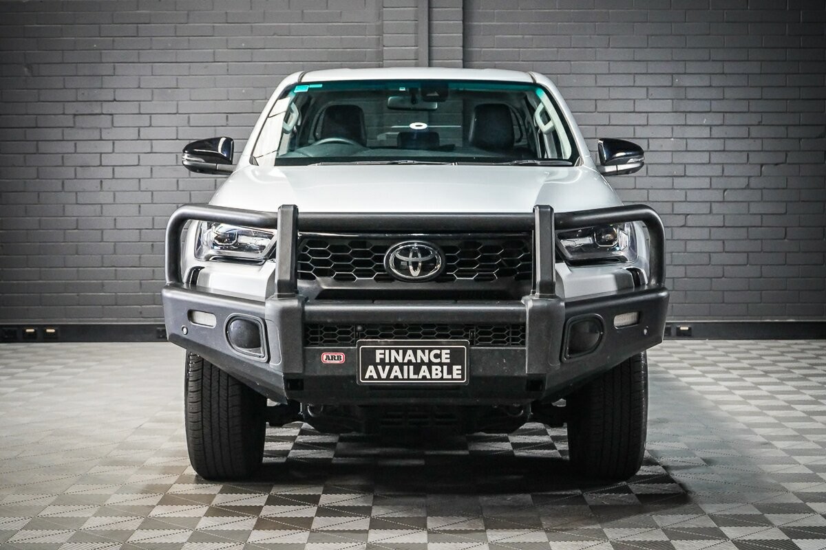 Toyota Hilux image 3