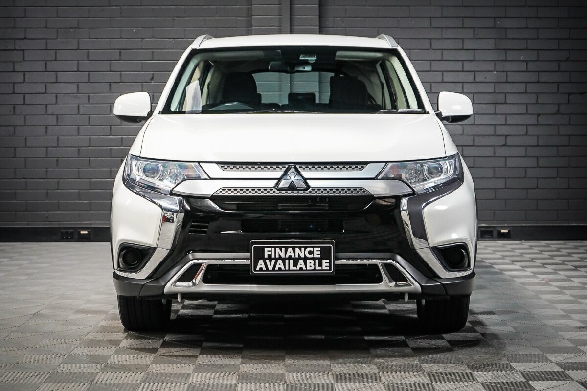 Mitsubishi Outlander image 3