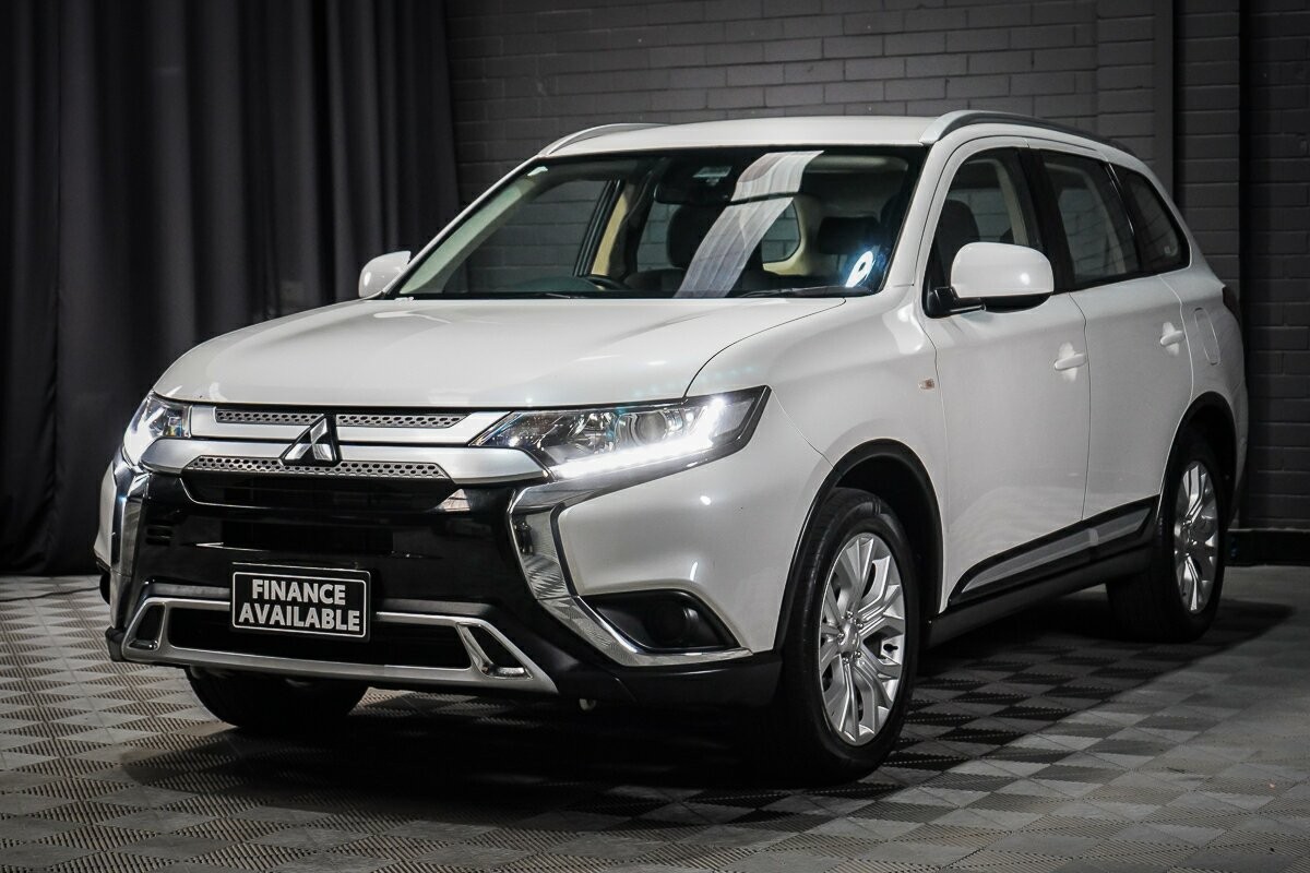 Mitsubishi Outlander image 4