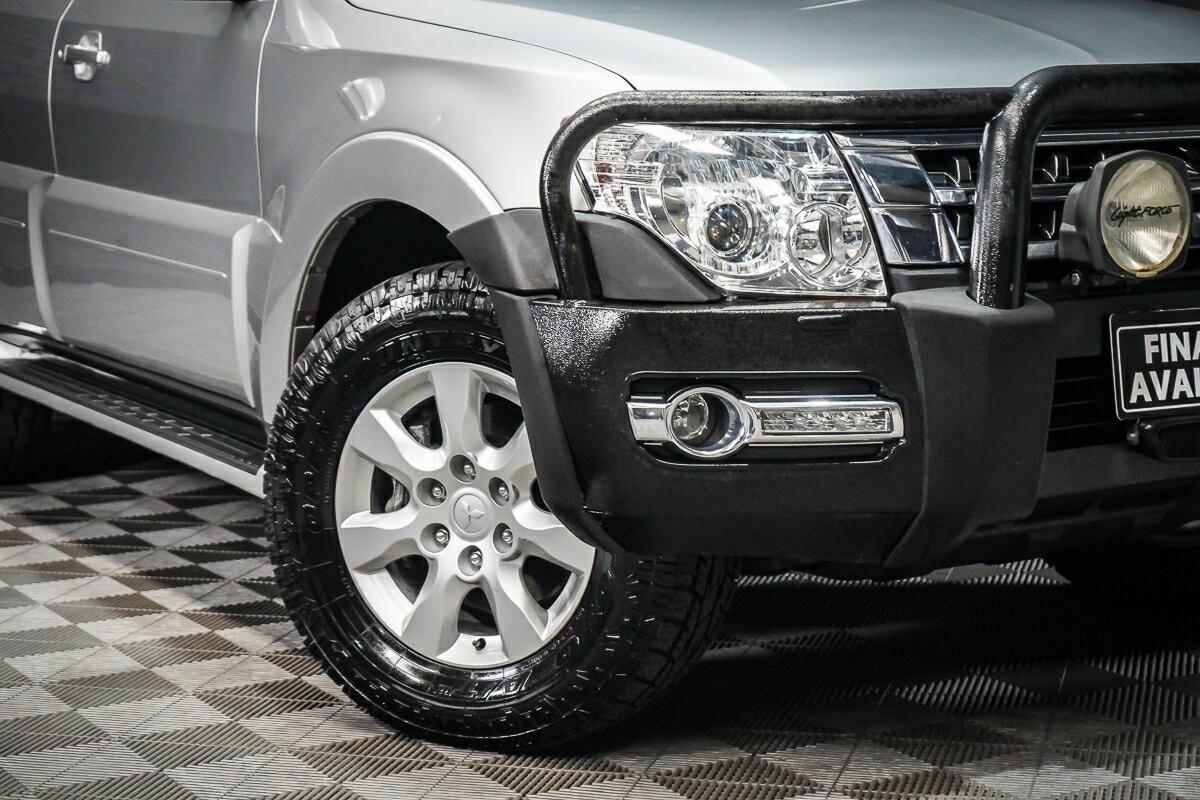 Mitsubishi Pajero image 2