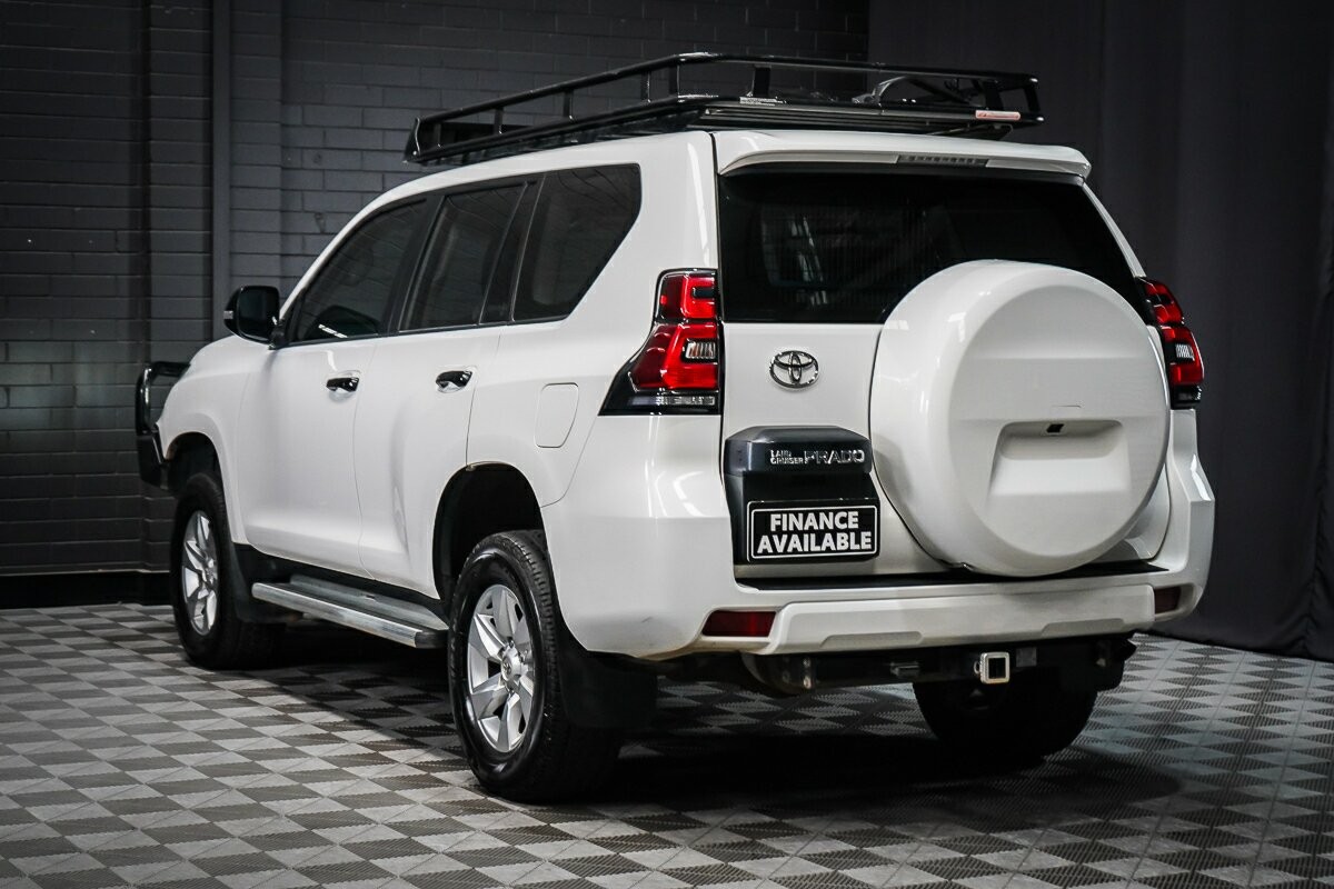 Toyota Landcruiser Prado image 3