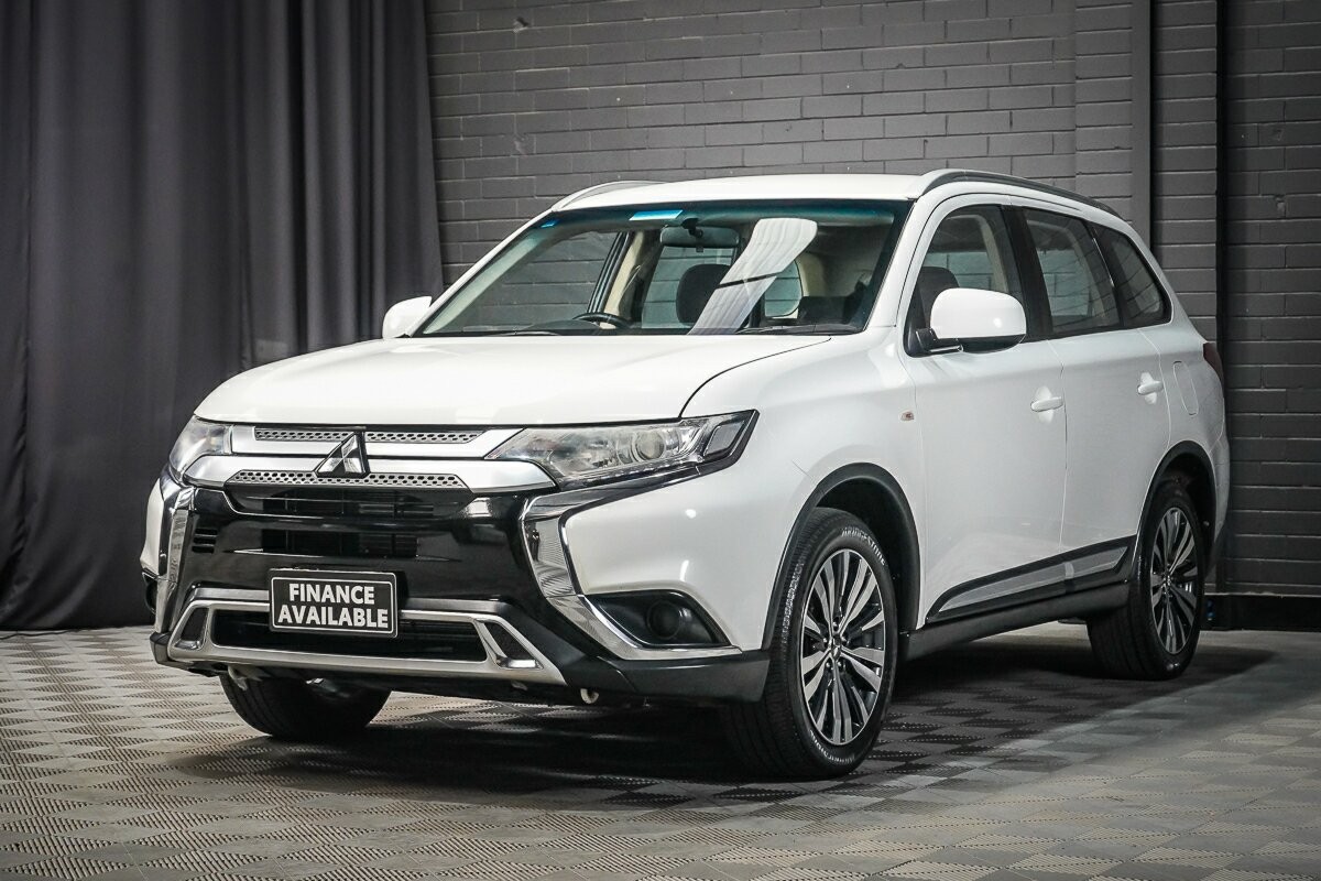 Mitsubishi Outlander image 4