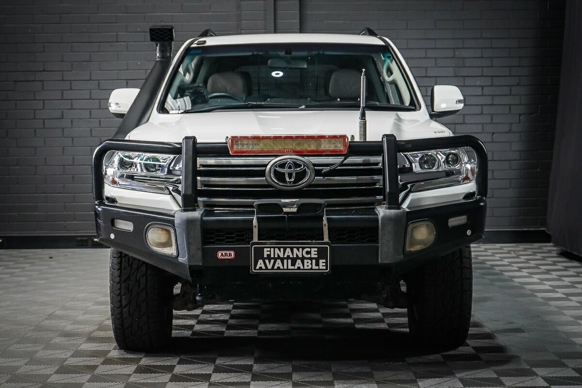 Toyota Landcruiser image 3