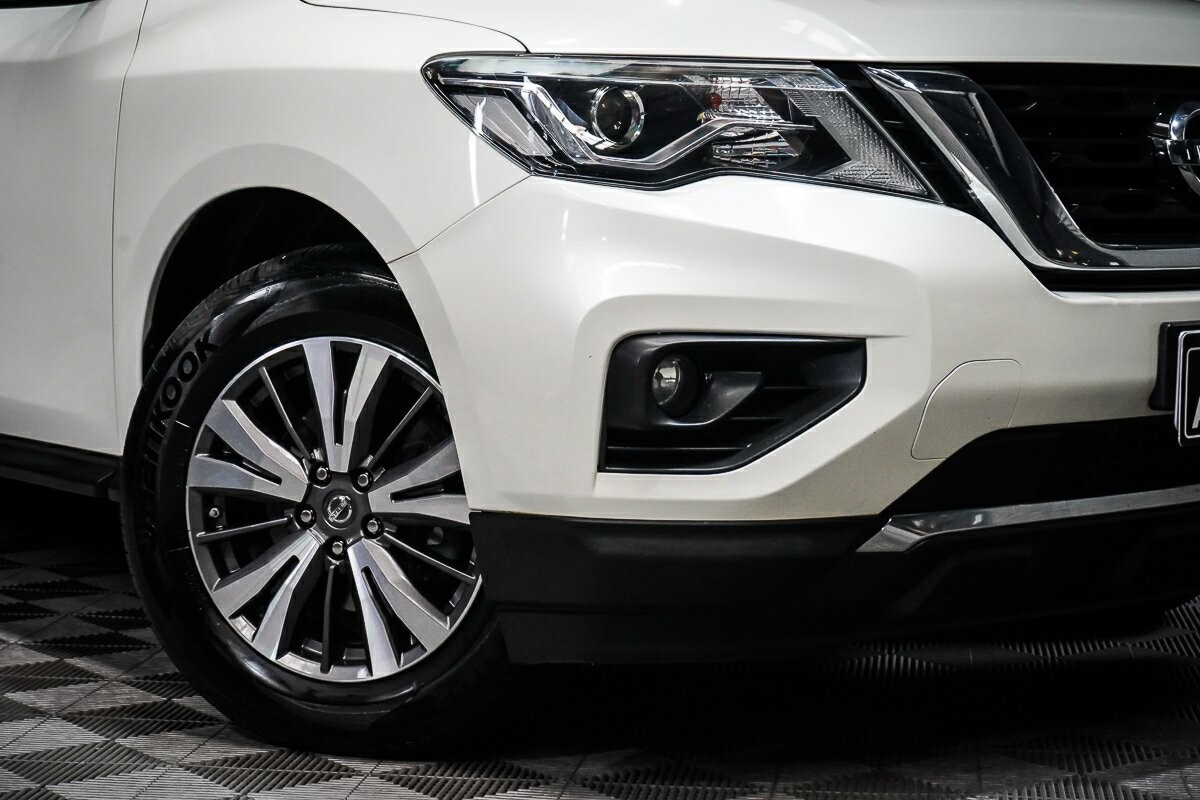 Nissan Pathfinder image 2