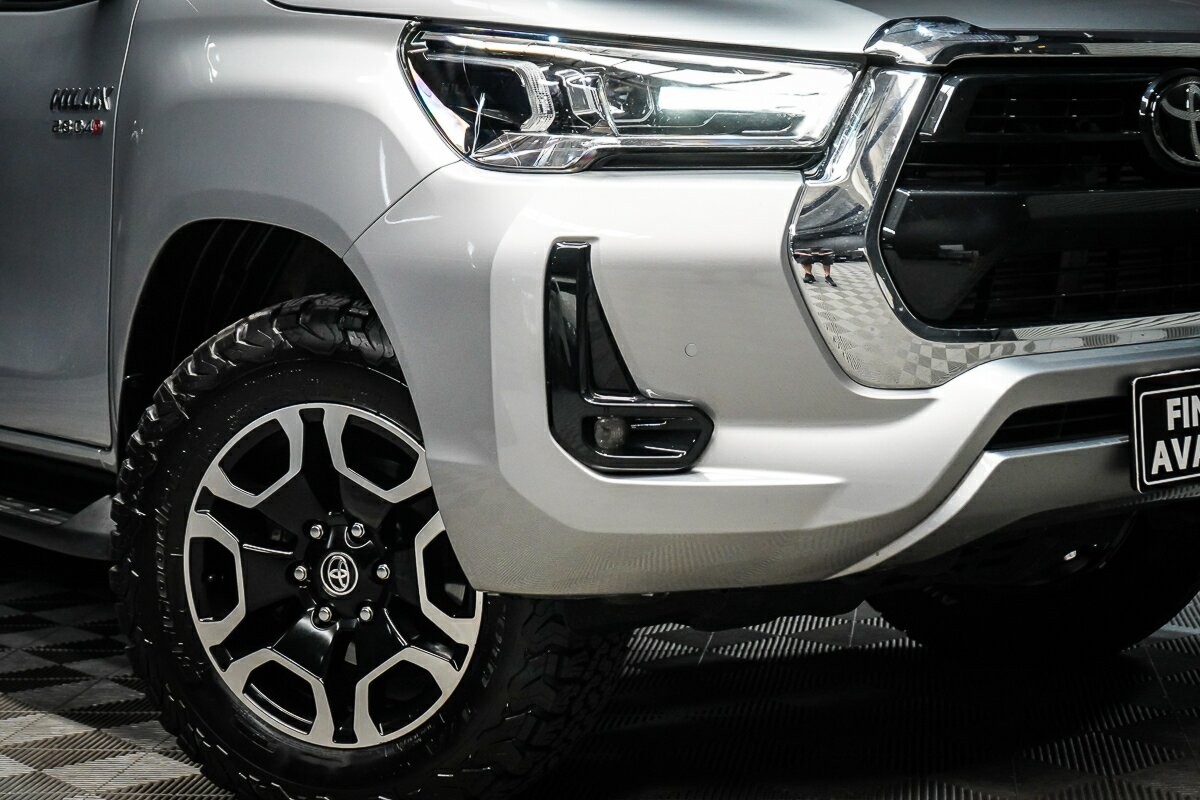 Toyota Hilux image 2