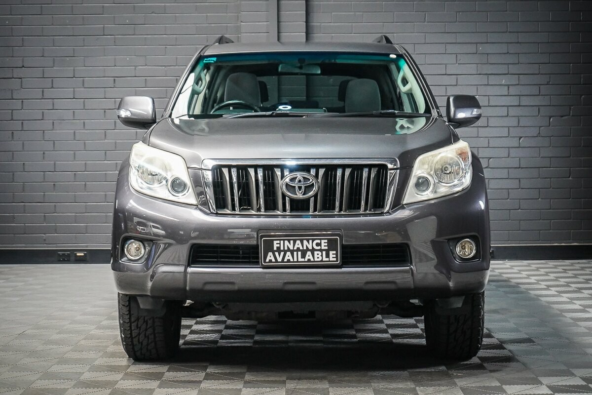 Toyota Landcruiser Prado image 3