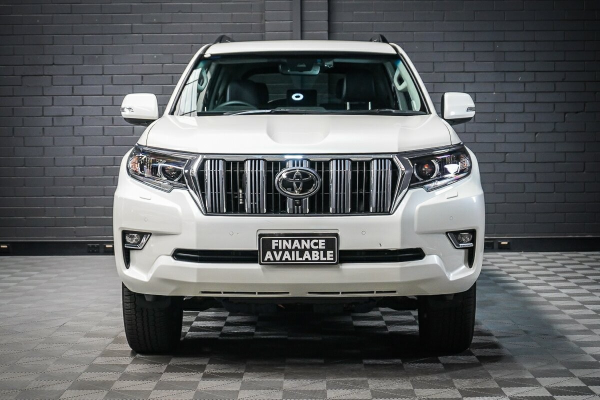 Toyota Landcruiser Prado image 3