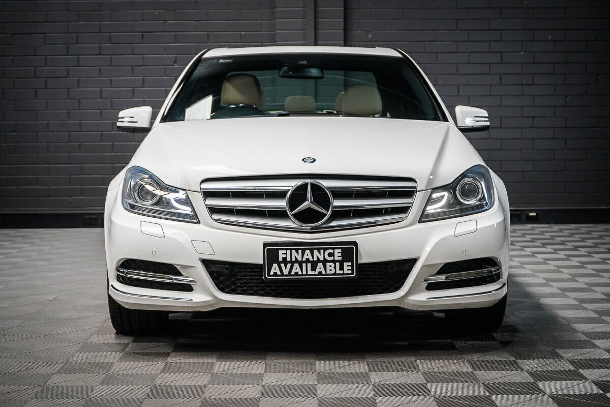 Mercedes Benz C-class image 3