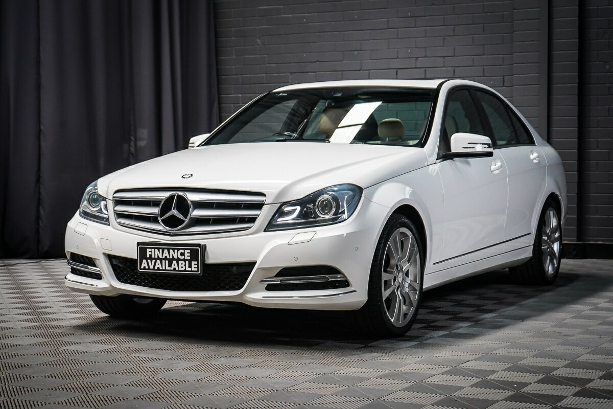 Mercedes Benz C-class image 4