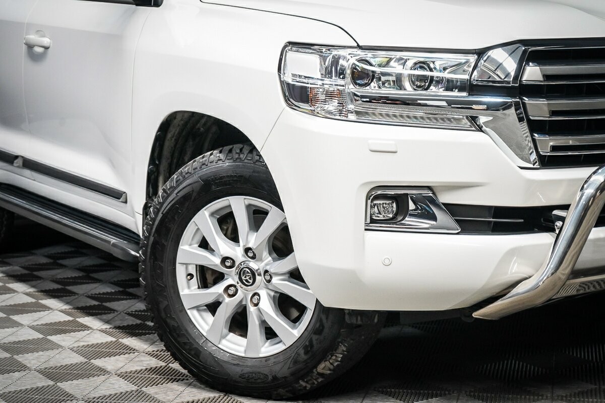 Toyota Landcruiser image 2