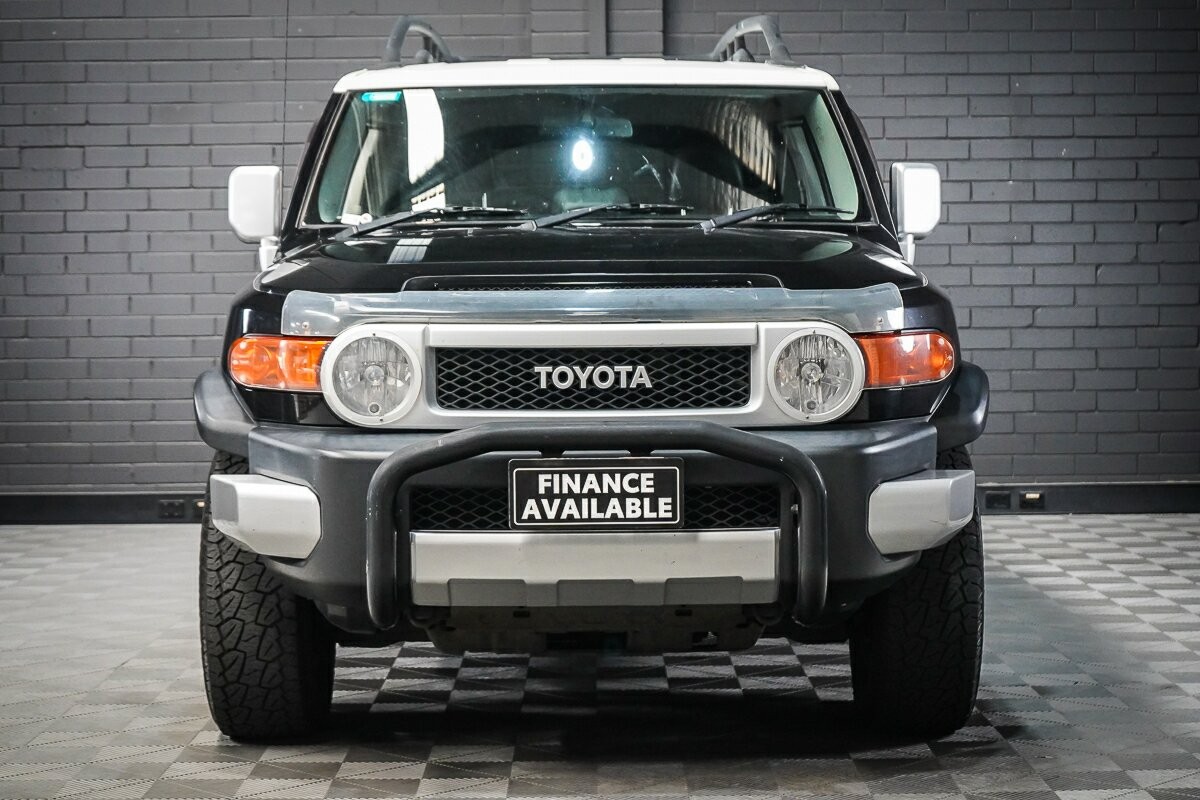 Toyota Fj Cruiser image 3