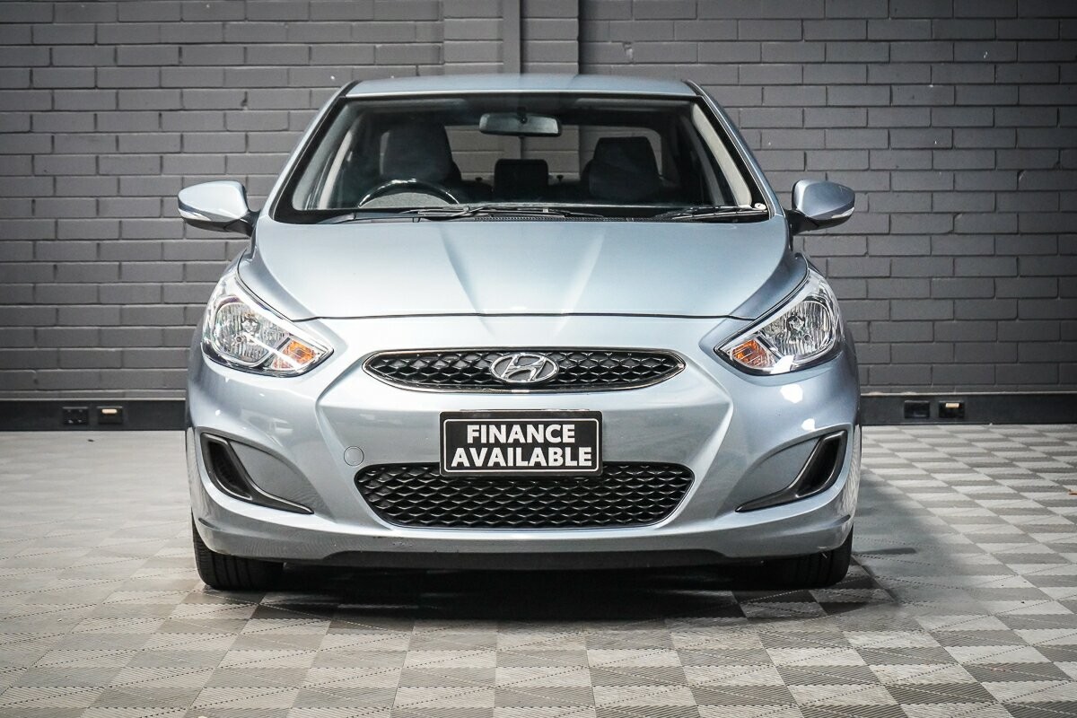 Hyundai Accent image 3