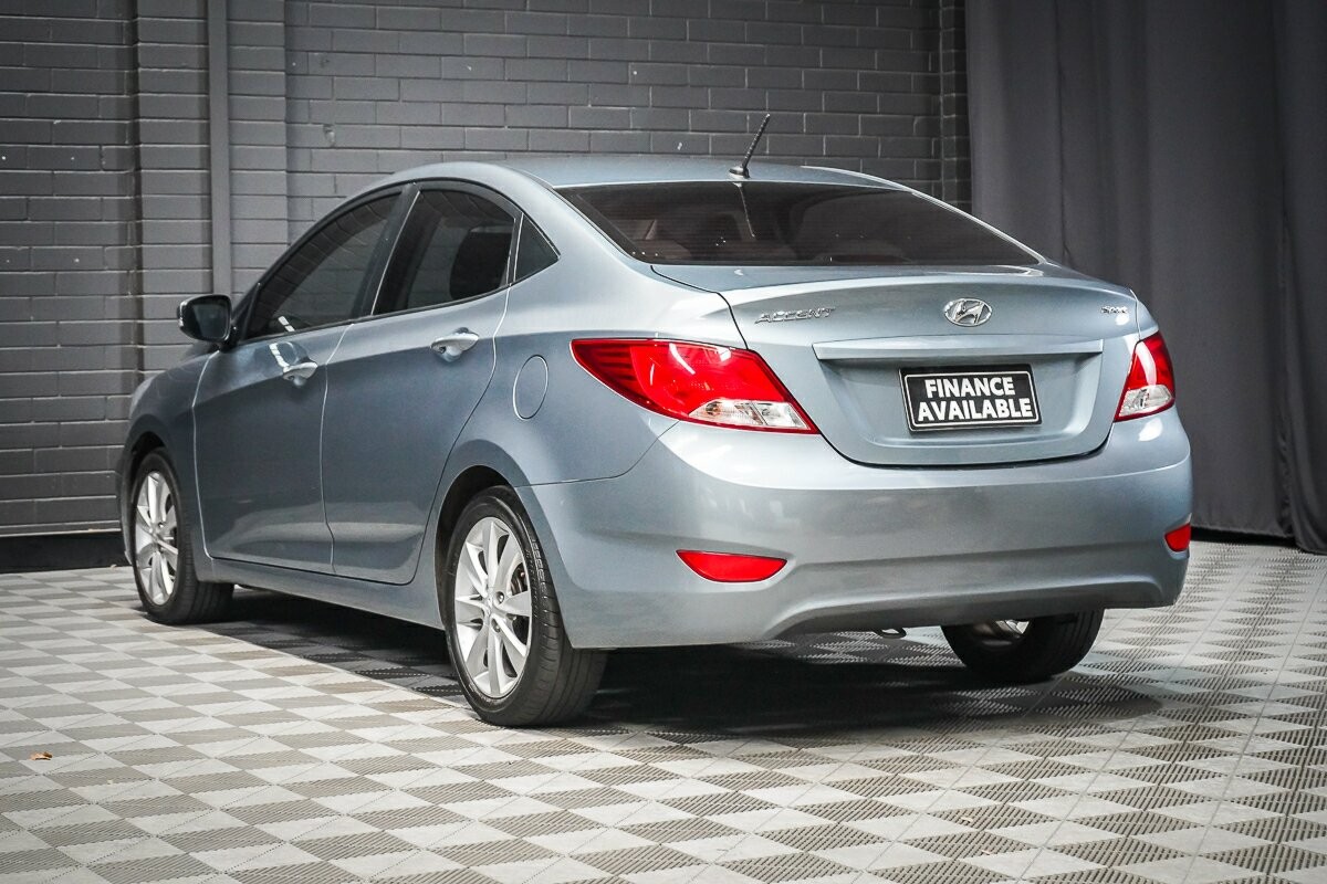 Hyundai Accent image 4