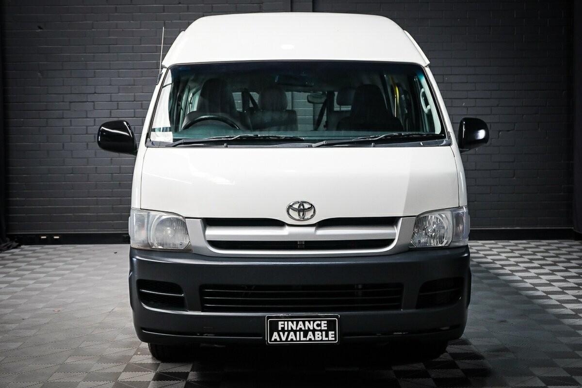 Toyota Hiace image 3