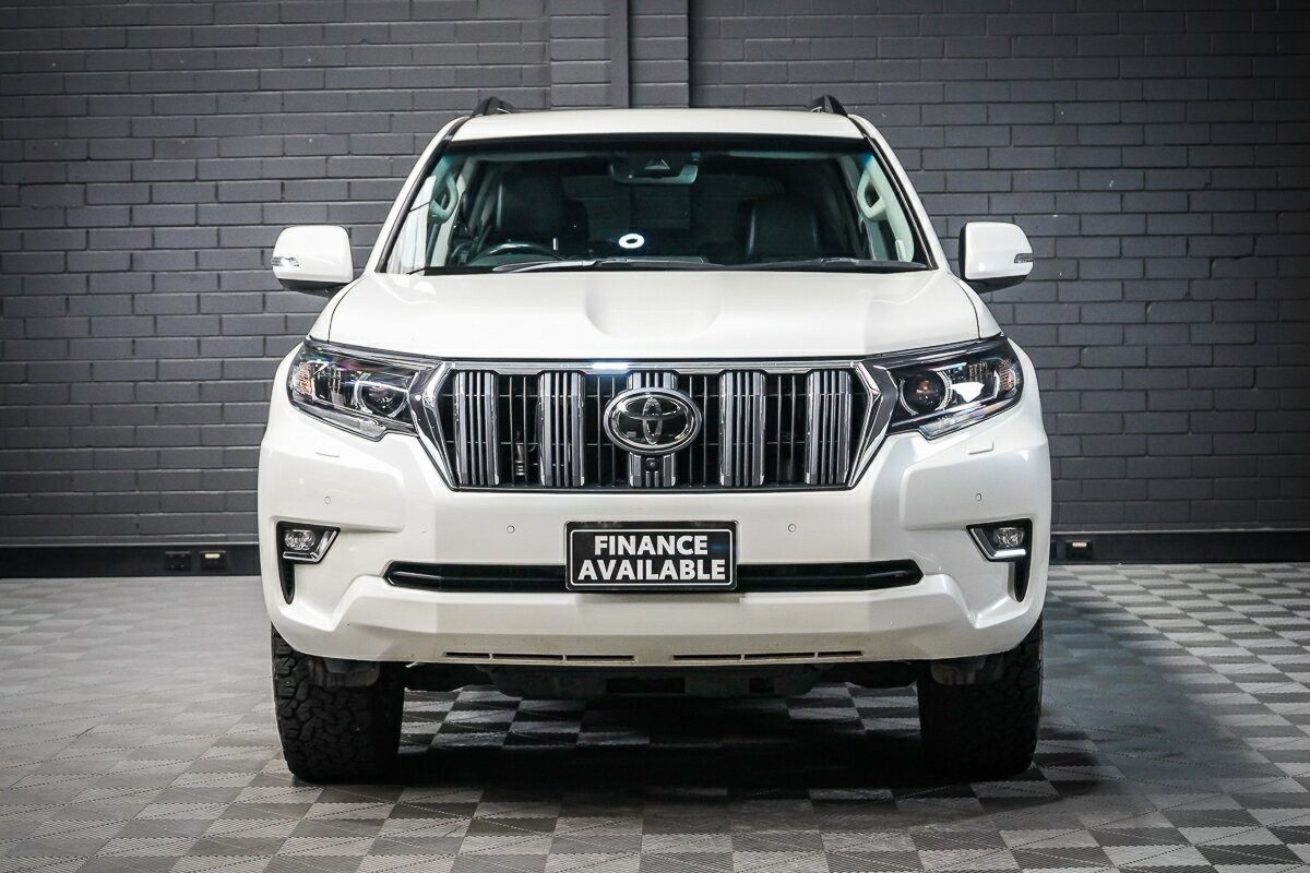 Toyota Landcruiser Prado image 3