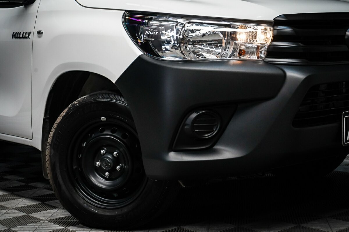 Toyota Hilux image 2