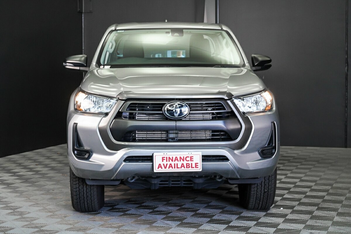 Toyota Hilux image 4