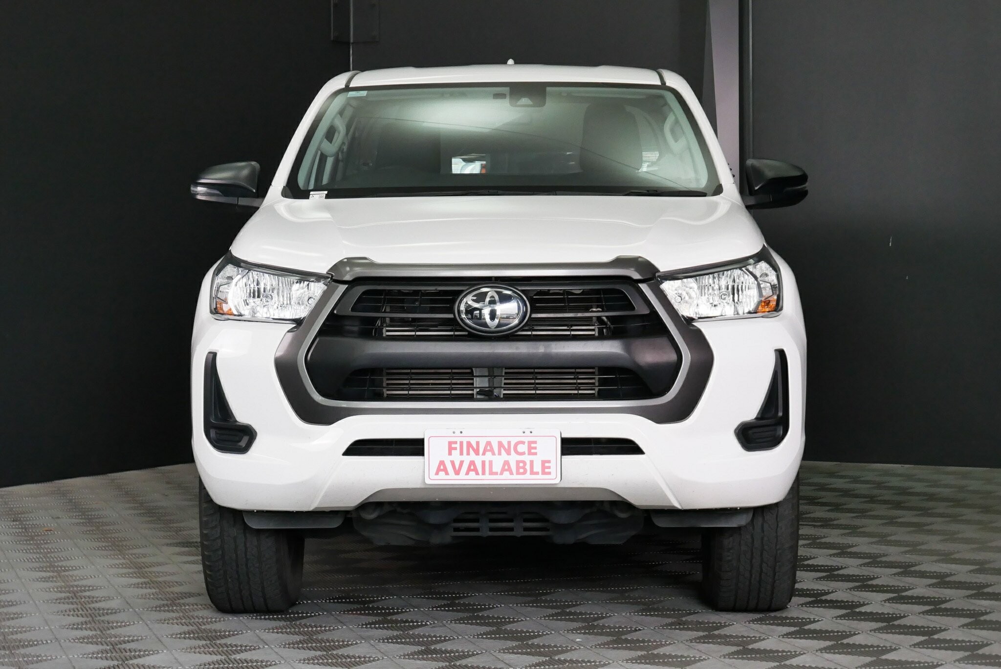 Toyota Hilux image 2