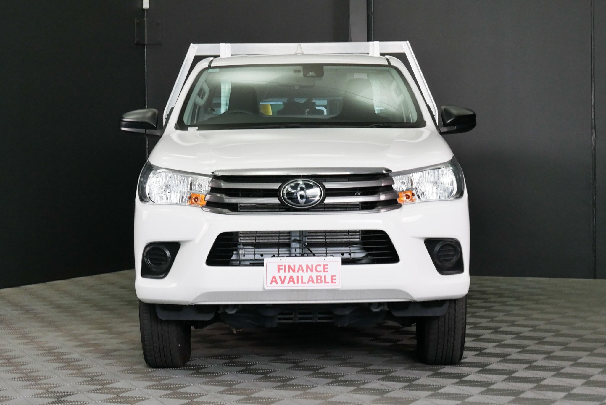 Toyota Hilux image 2