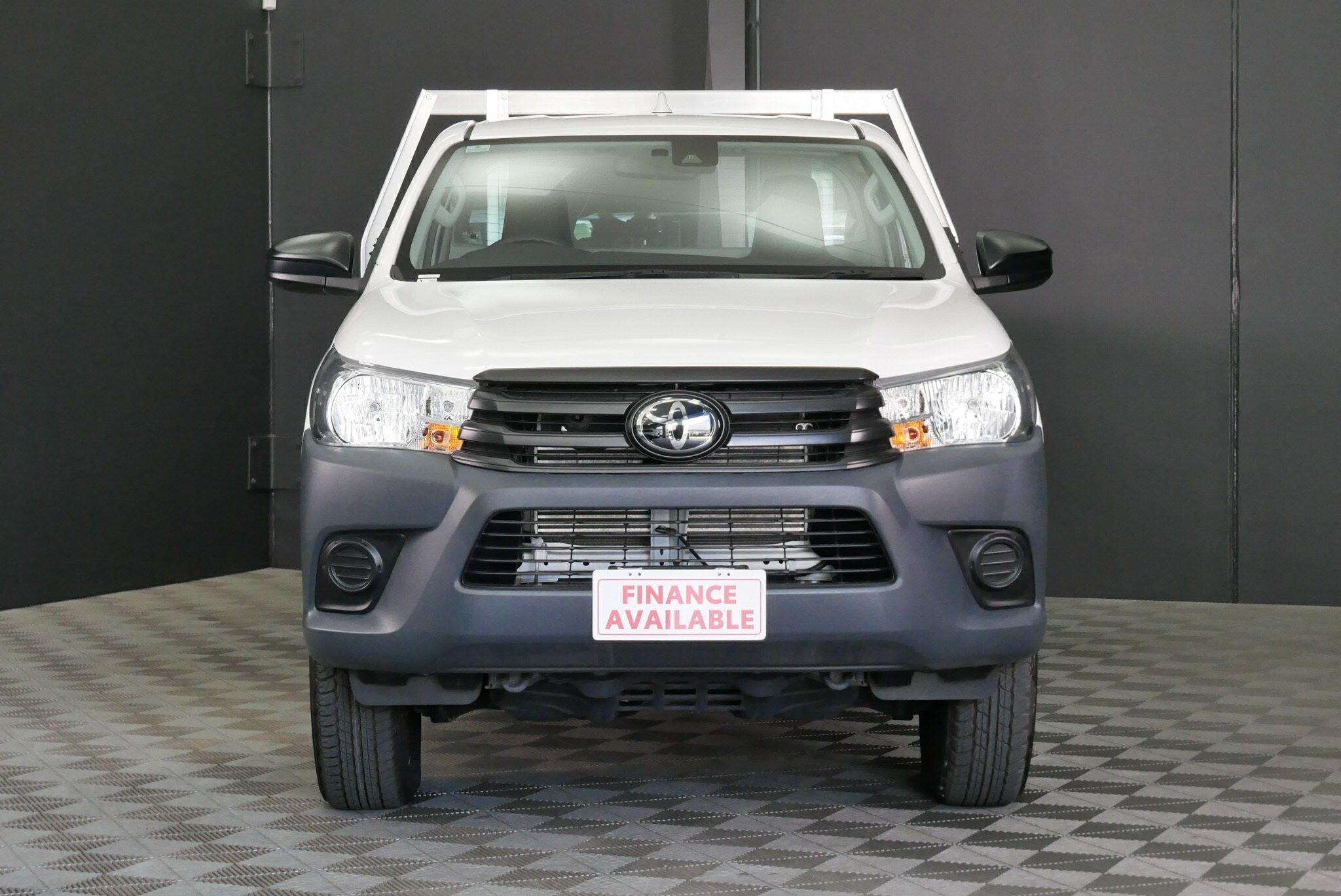 Toyota Hilux image 2