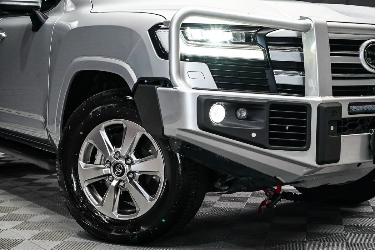 Toyota Landcruiser image 2