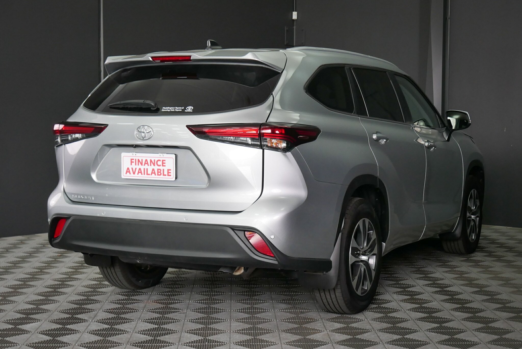 Toyota Kluger image 4