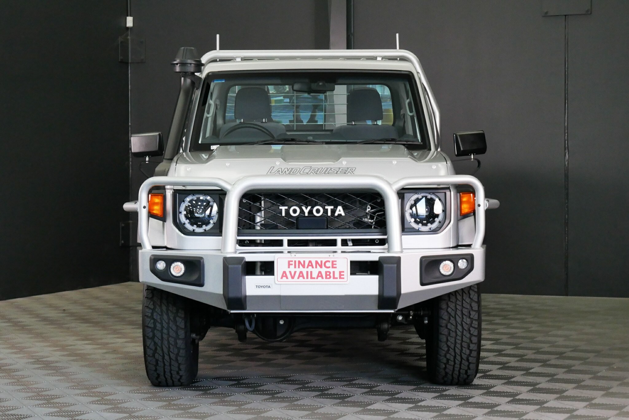 Toyota Landcruiser image 2