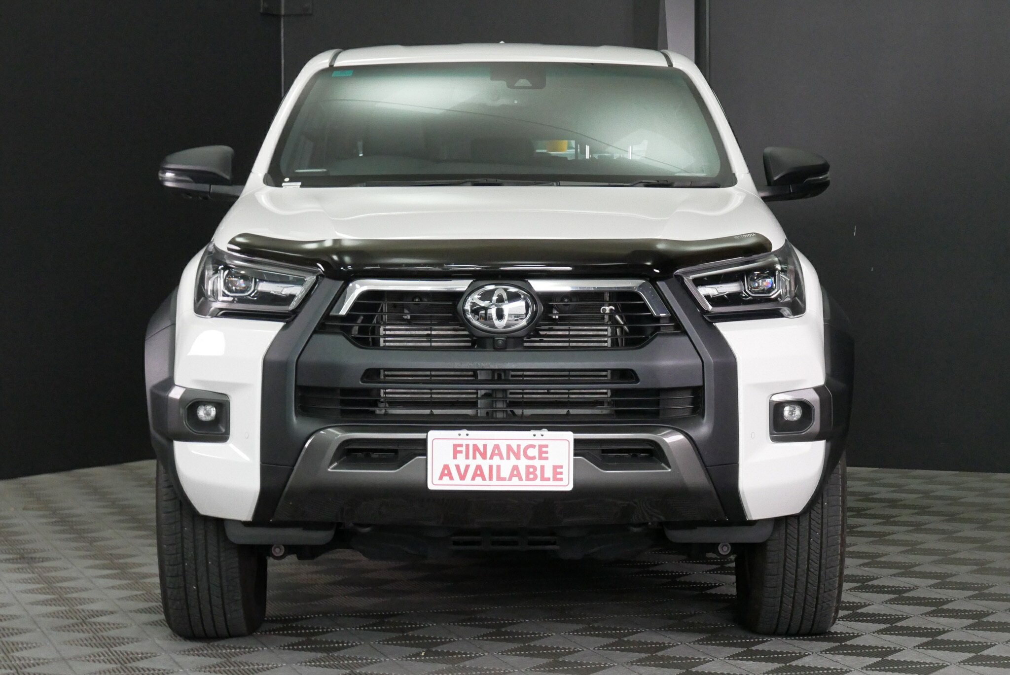 Toyota Hilux image 2