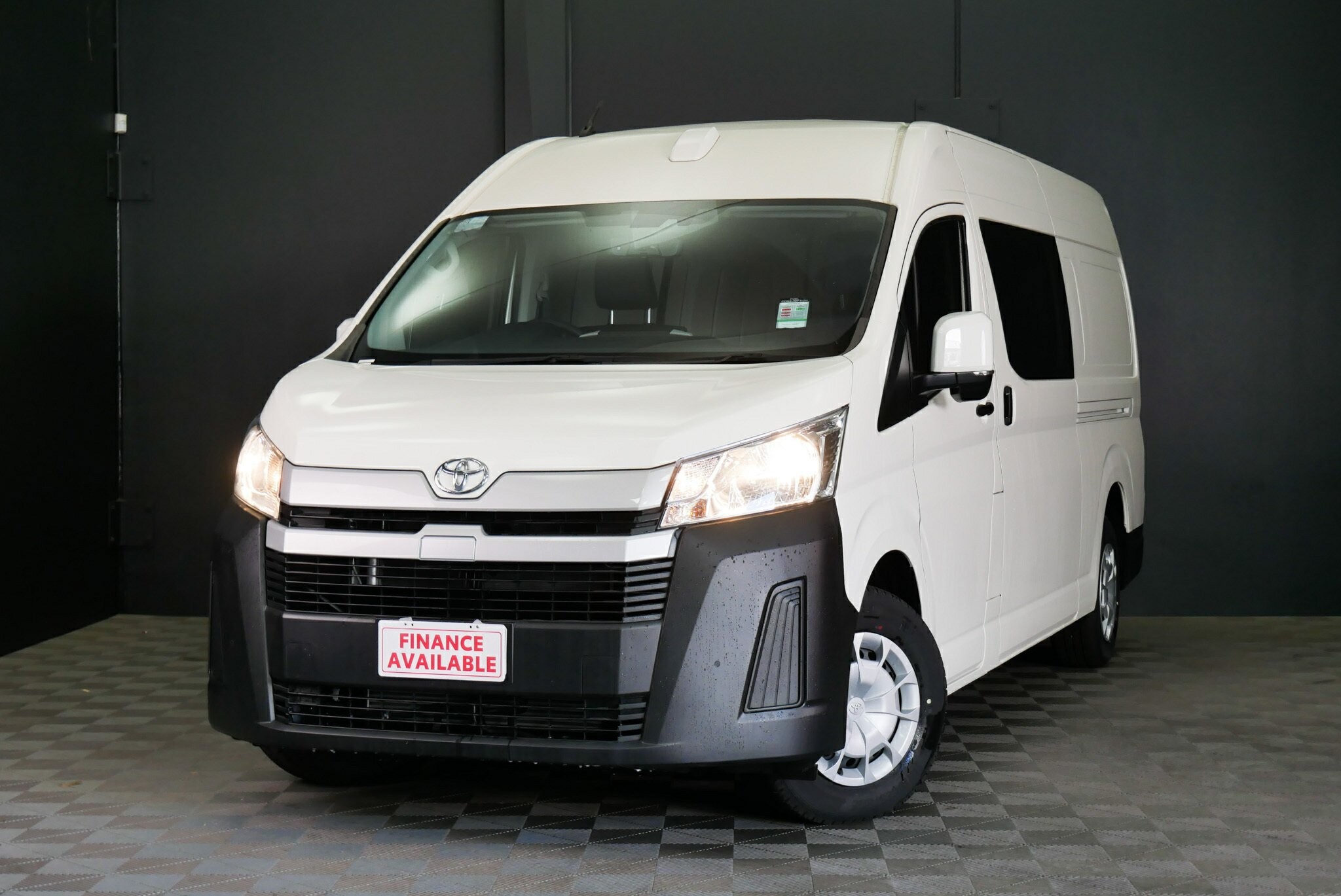 Toyota Hiace image 3
