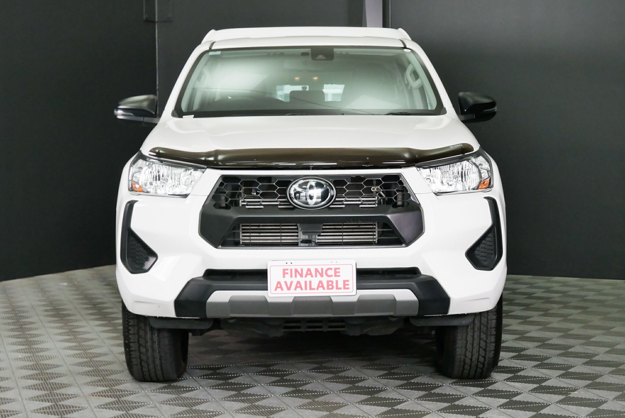 Toyota Hilux image 2