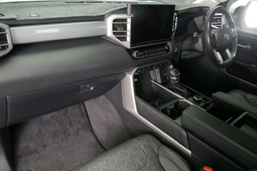 https://vehicle-cdn.autoleague.cloud/30640_11963600_14.jpg