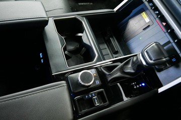https://vehicle-cdn.autoleague.cloud/30640_11963600_16.jpg