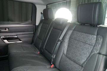 https://vehicle-cdn.autoleague.cloud/30640_11963600_18.jpg