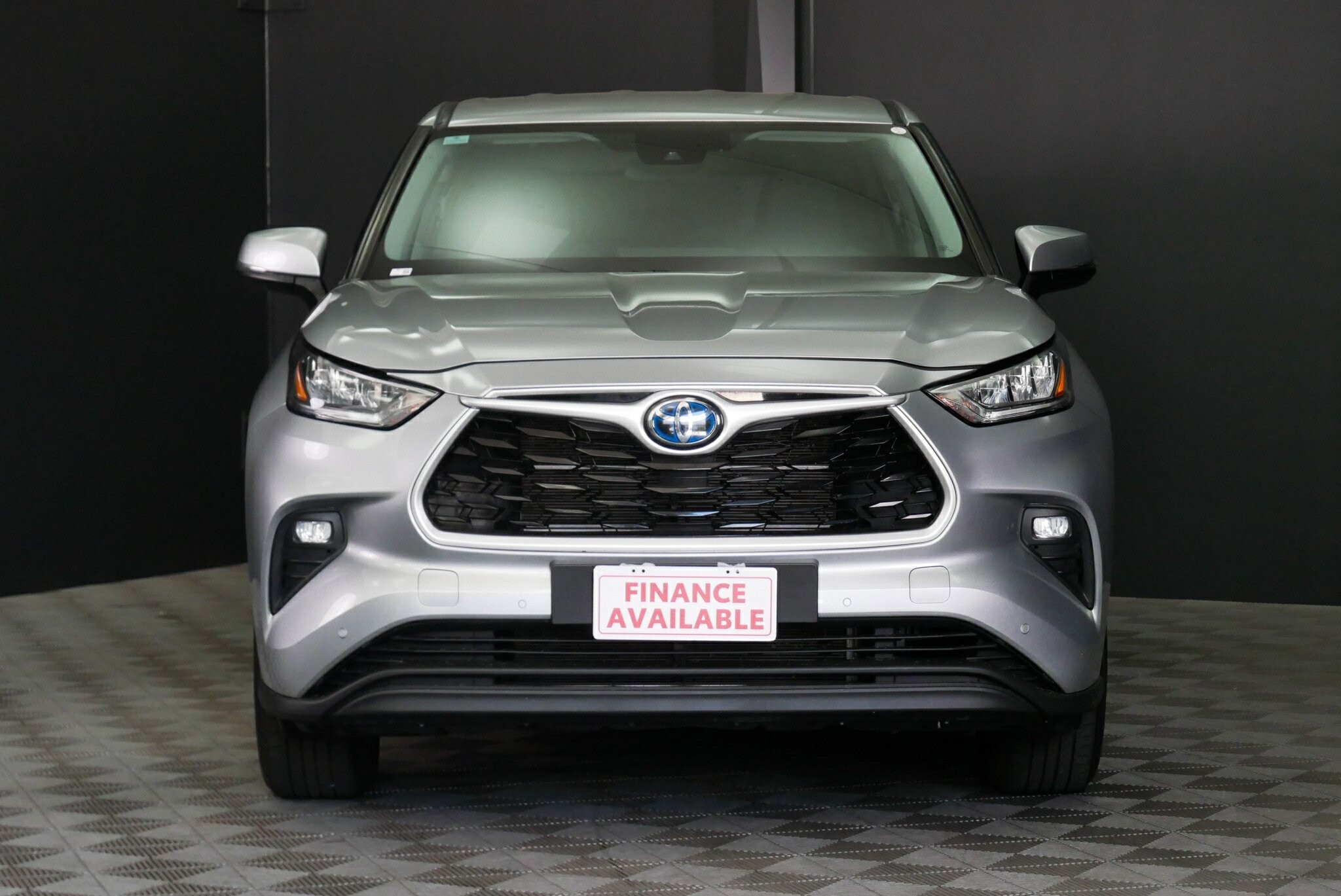 Toyota Kluger image 2