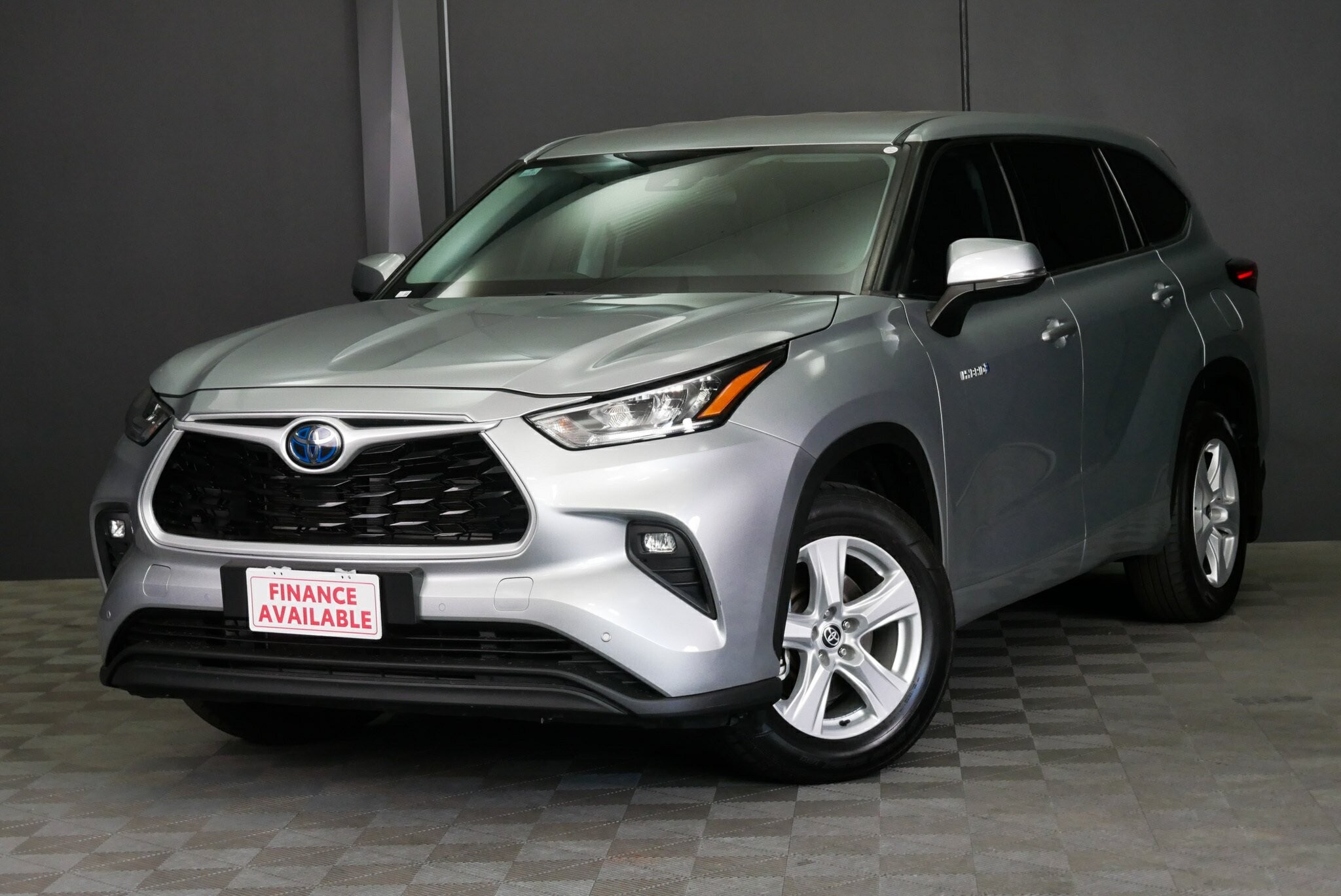 Toyota Kluger image 3