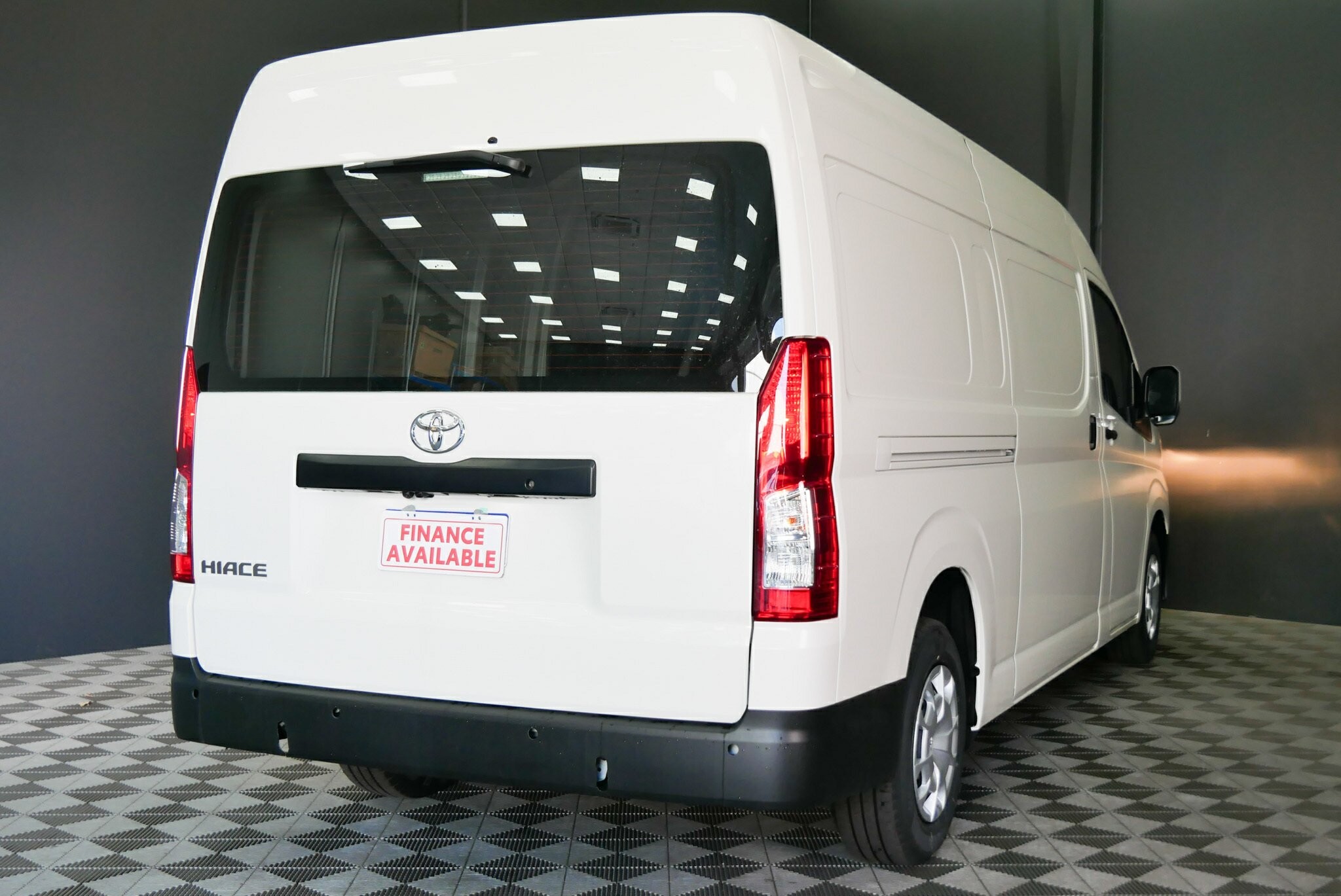 Toyota Hiace image 4