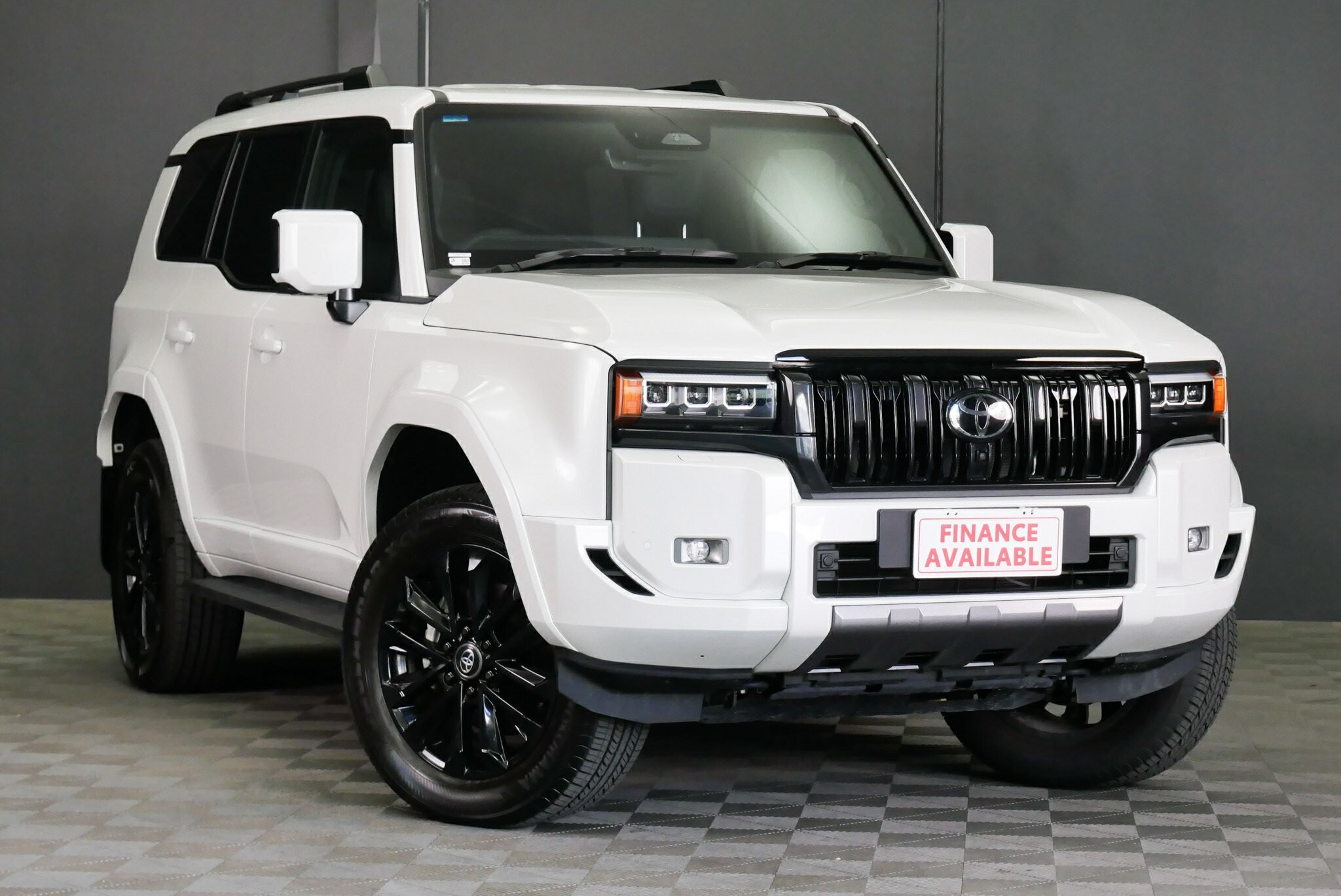 Toyota Landcruiser Prado image 1