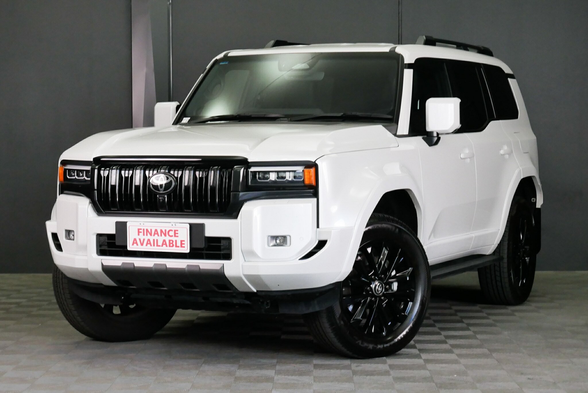 Toyota Landcruiser Prado image 3