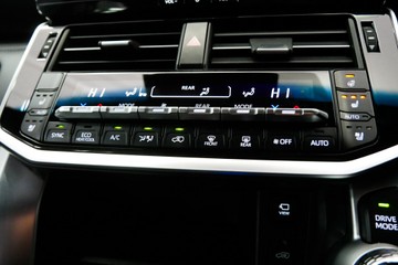 https://vehicle-cdn.autoleague.cloud/30640_12188024_12.jpg