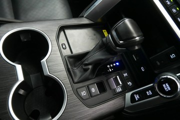 https://vehicle-cdn.autoleague.cloud/30640_12188024_13.jpg