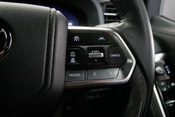https://vehicle-cdn.autoleague.cloud/30640_12188024_15.jpg