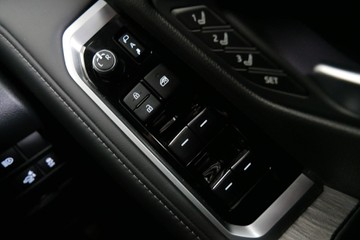 https://vehicle-cdn.autoleague.cloud/30640_12188024_16.jpg