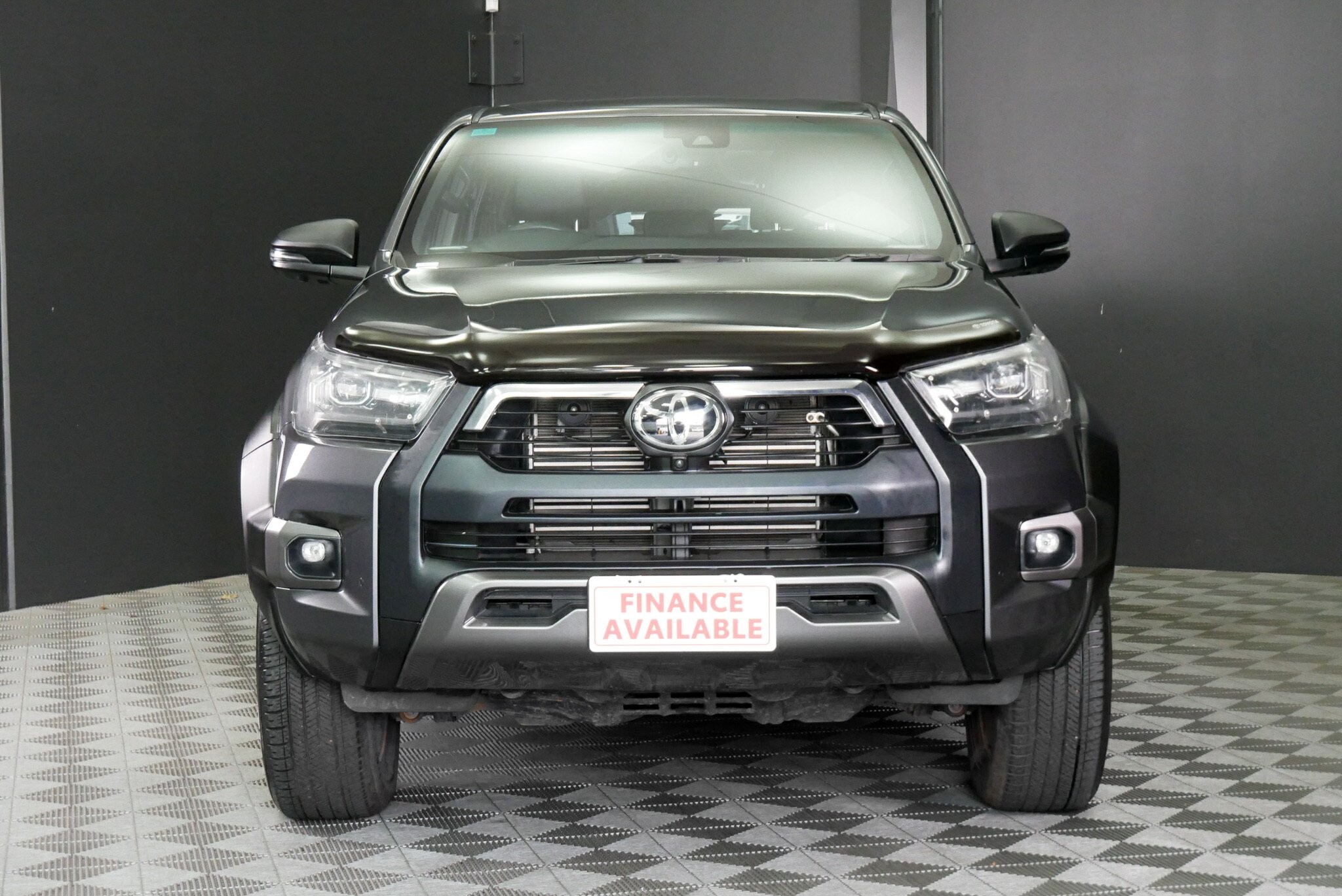 Toyota Hilux image 2