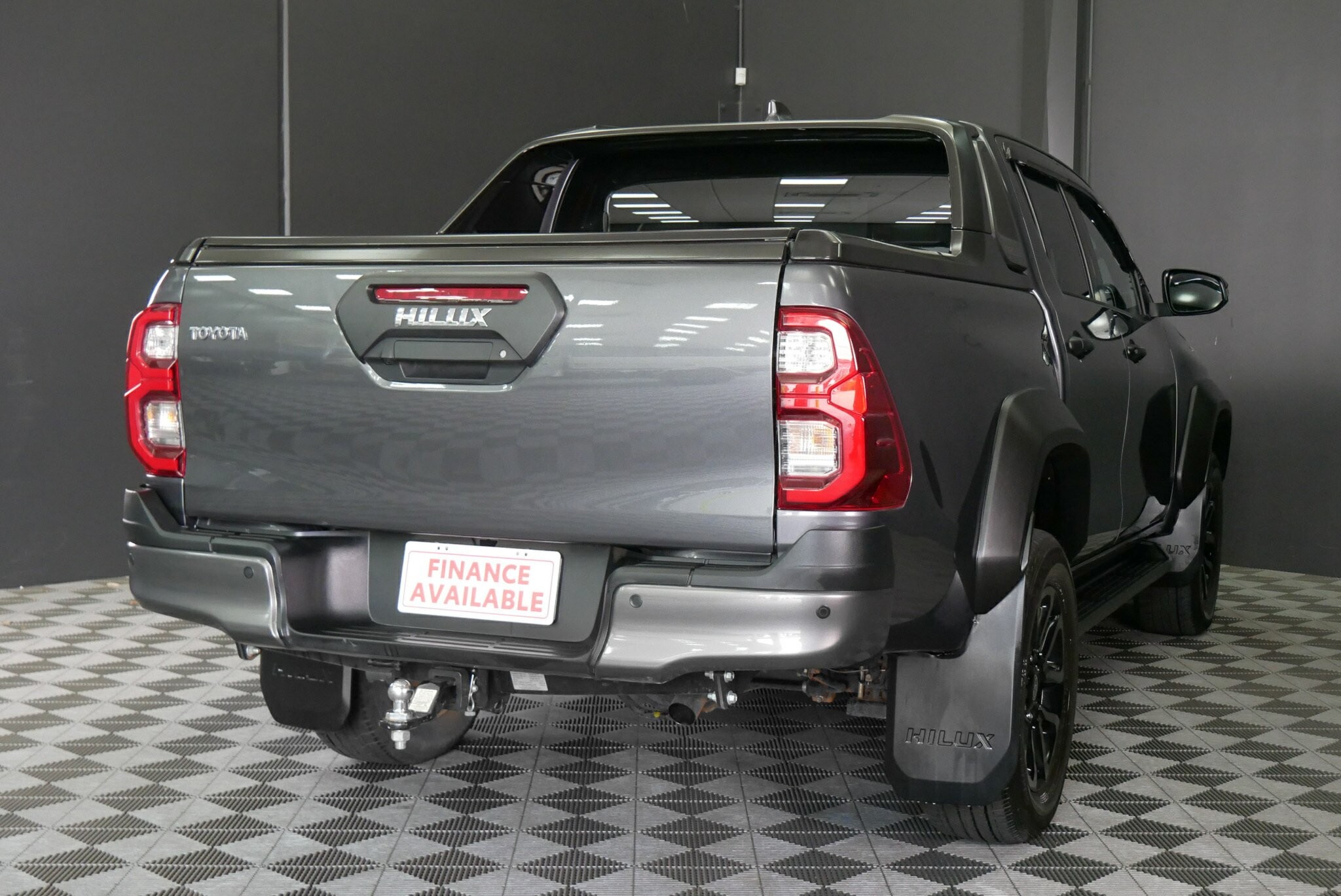 Toyota Hilux image 4