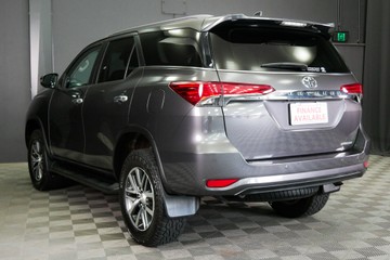https://vehicle-cdn.autoleague.cloud/30640_9351057_6.jpg