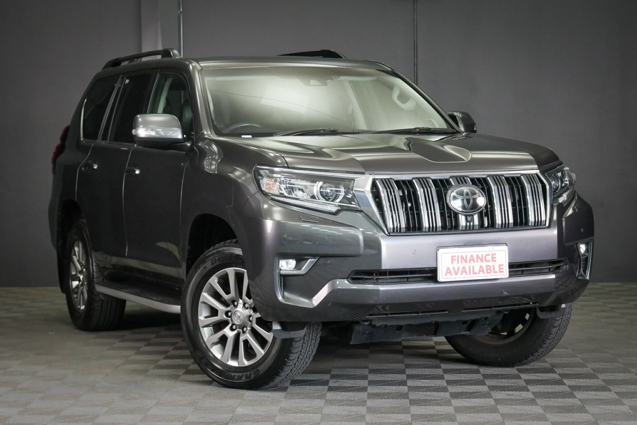 Toyota Landcruiser Prado image 1