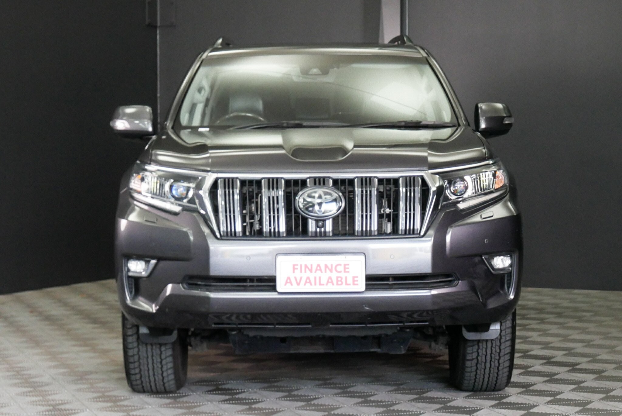 Toyota Landcruiser Prado image 2
